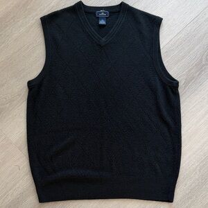 Dockers V-Neck Sweater Vest in Black